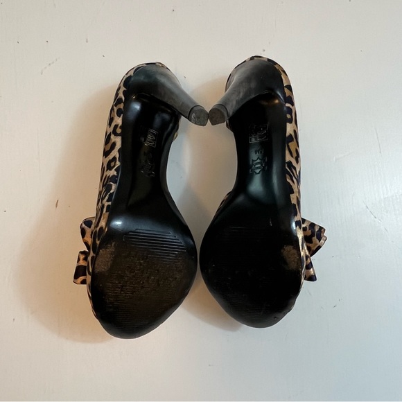 Michael Shannon Lolita Bow Leopard Print Satin Peep Toe High Heel Size 5M - Picture 8 of 10